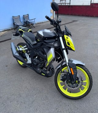 UM Xtreet RS 125 Naked Moto