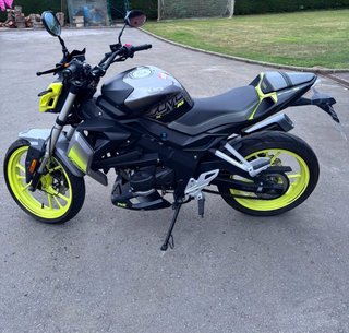 UM Xtreet RS 125 Naked Moto
