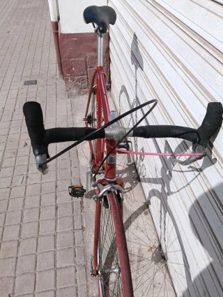 Bicicleta de carretera roja