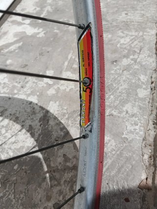 Bicicleta de carretera roja