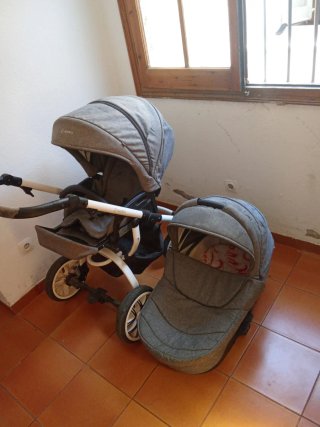 Carrito de bebé gris