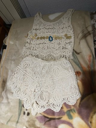 Top Crochet Verano Beige con Monedas Doradas