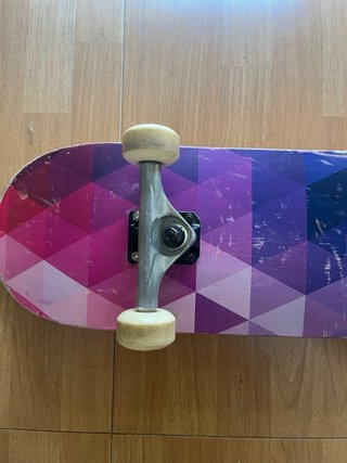 Skate Enuff diseño geométrico