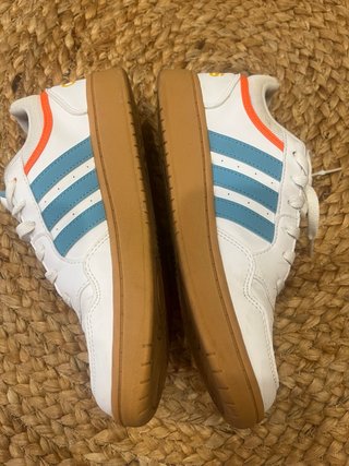 Zapatillas Adidas Blancas y Turquesa