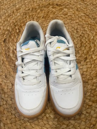 Zapatillas Adidas Blancas y Turquesa