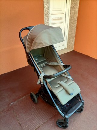 Silla de paseo bebé color verde  marca Inglesina