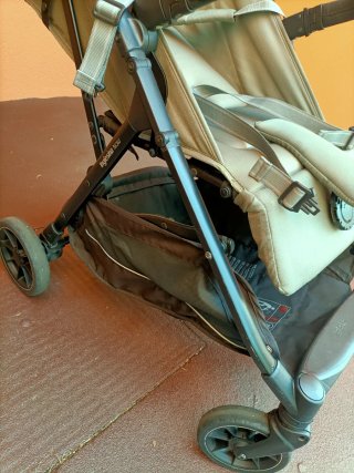 Silla de paseo bebé color verde  marca Inglesina