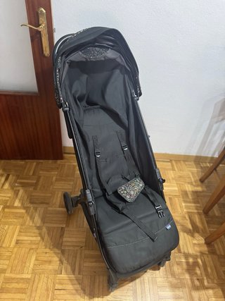 Silla de paseo negra marca CHICCO
