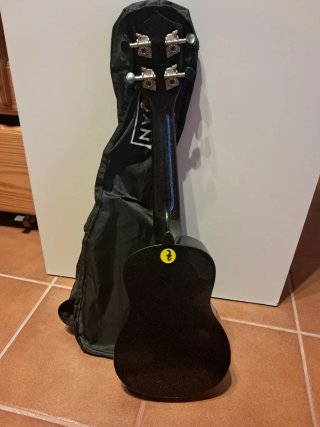 Ukelele OQAN Negro Brillante con Funda