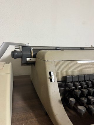 Máquina de escribir Olivetti Línea 90