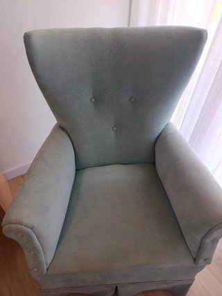 Sillón orejero azul turquesa