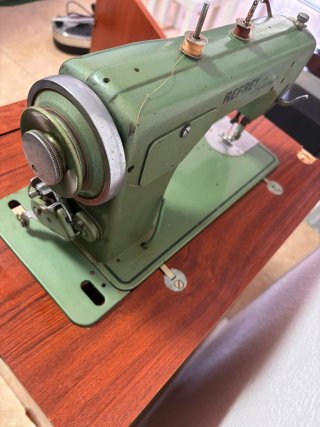 Máquina de coser Refrey Preferida