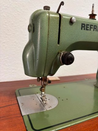 Máquina de coser Refrey Preferida