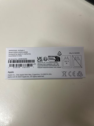 AirPods 4 Nuevos blancos.