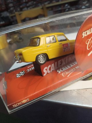 Scalextric Renault 8 TS Amarillo Ref. 6380