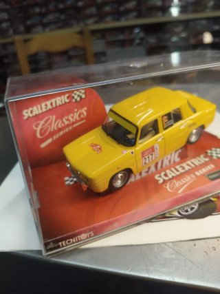 Scalextric Renault 8 TS Amarillo Ref. 6380