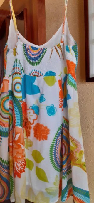 Vestido corto estampado talla M