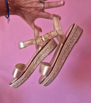 Sandalias Michael Kors Doradas Talla 38.5
