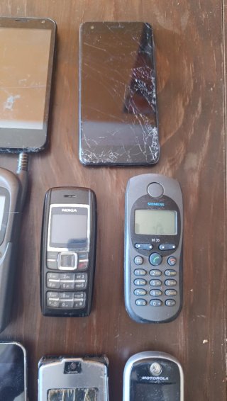 Lote 12 Telemóveis Nokia, Siemens, LG, Motorola