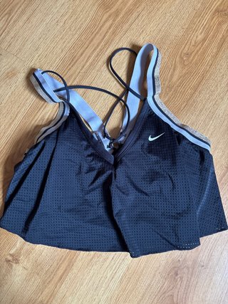 Top sportivo Nike nero