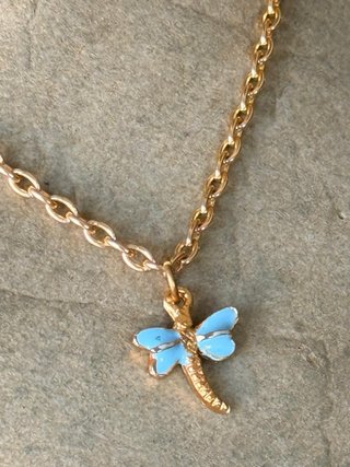 Collana con ciondolo libellula azzurra
