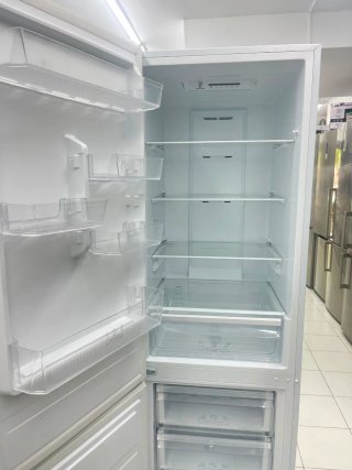 Nevera blanca marca Benavent 6 meses garantía