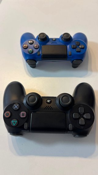 PS4 Slim 512GB + 2 Mandos + 8 Videojuegos