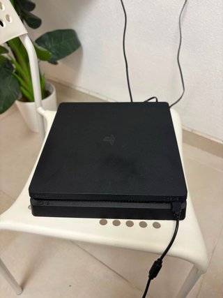 PS4 Slim 512GB + 2 Mandos + 8 Videojuegos