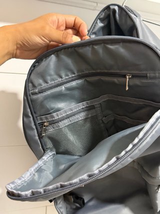 Mochila de viaje gris