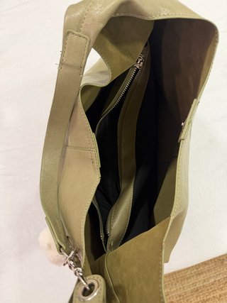 Bolso verde oliva con llavero