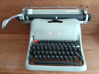 Máquina de escribir Lexicon 80