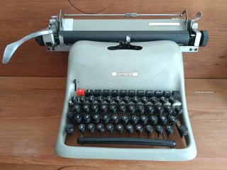 Máquina de escribir Lexicon 80