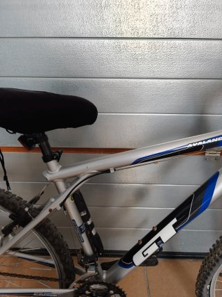 Bicicleta GT Avalanche 3.0 Plata