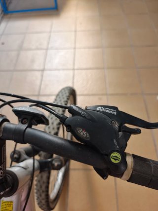 Bicicleta GT Avalanche 3.0 Plata