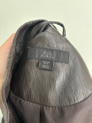 Chaqueta Zara efecto piel corta