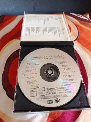CD El Último de la Fila - Como la cabeza al sombre