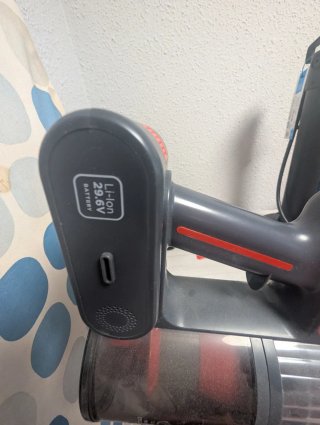 Escoba Eléctrica Polti con Cargador y Batería