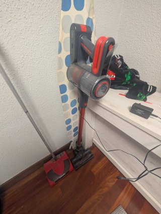 Escoba Eléctrica Polti con Cargador y Batería