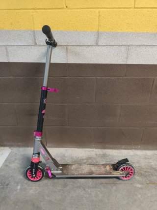 Patinete Oxelo rosa y gris