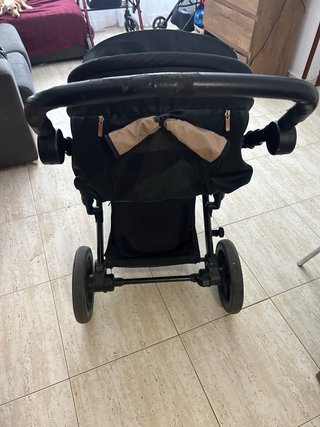 Carrito de bebé negro