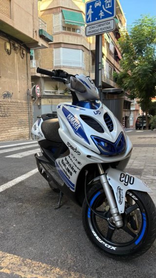 Yamaha Aerox 50cc Scooter Azul/Blanco