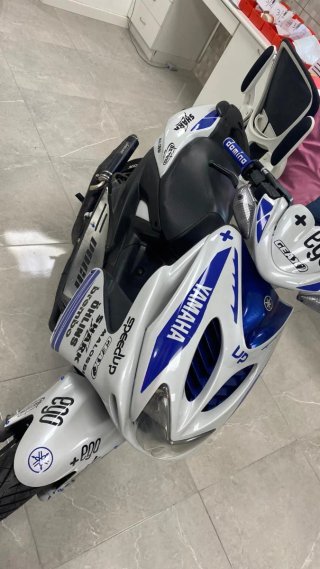 Yamaha Aerox 50cc Scooter Azul/Blanco