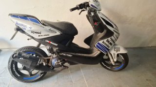 Yamaha Aerox 50cc Scooter Azul/Blanco