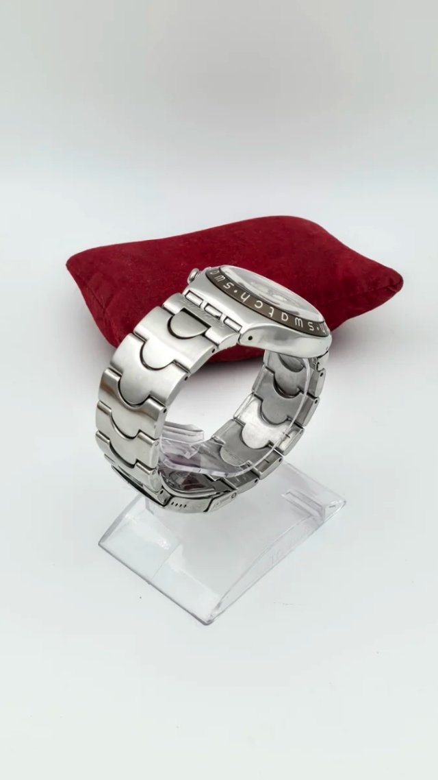 Reloj Swatch Irony Cronógrafo Plateado
