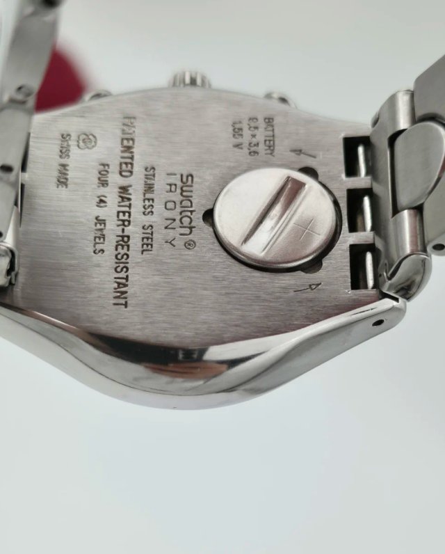 Reloj Swatch Irony Cronógrafo Plateado