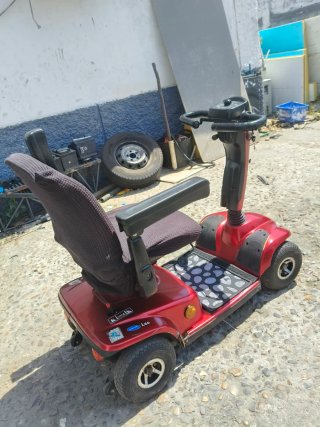 Scooter movilidad 4 ruedas eléctrico
