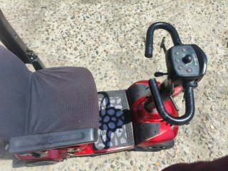 Scooter movilidad 4 ruedas eléctrico