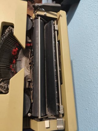 Máquina de escribir Olivetti Lettera 25