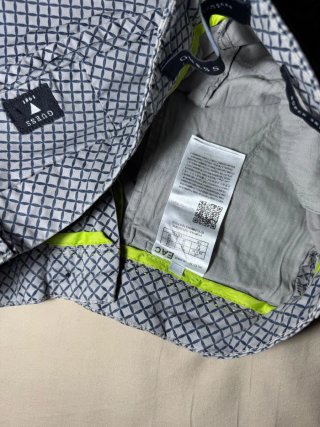 Pantalón Guess Super Skinny gris estampado