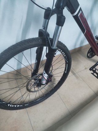 Bicicleta de montanha praticamente nova